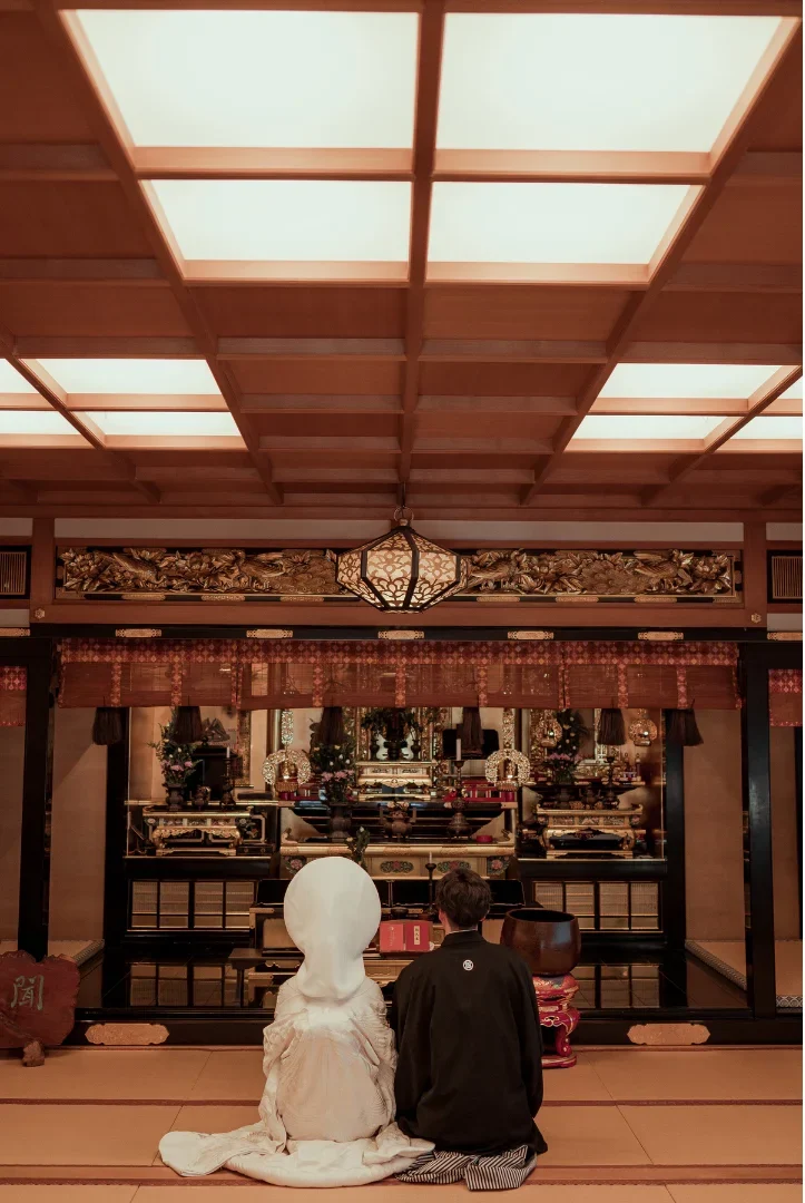 The bride and groom presenting a tamagushi branch, a sacred offering to express gratitude and prayers to the deities.