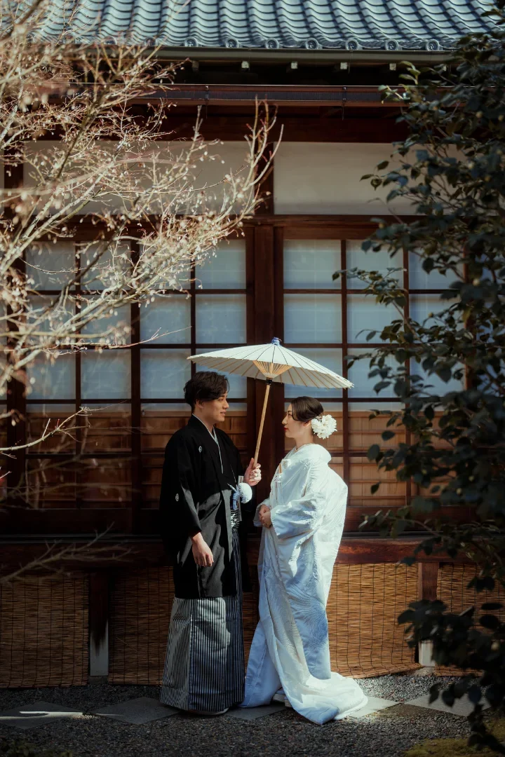 A commemorative photo with a uniquely Japanese backdrop, captured by a professional photographer.