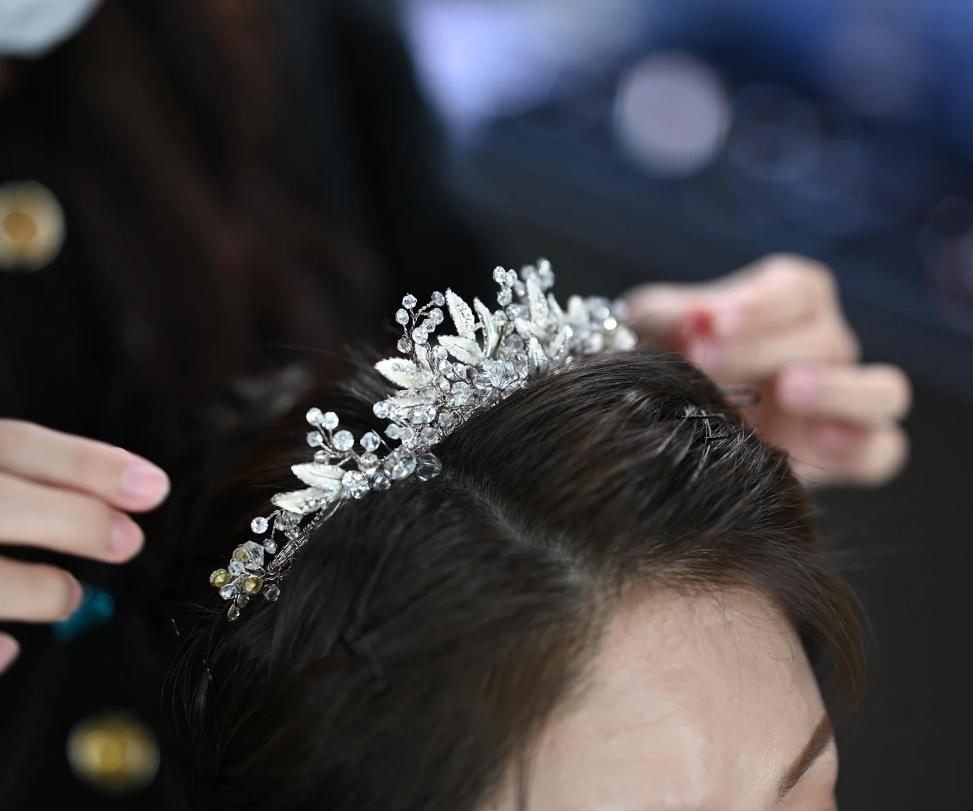 A close-up of a Japanese bridal hairstyle adorned with an elegant crystal tiara, showcasing intricate hair styling for a modern wedding look.
